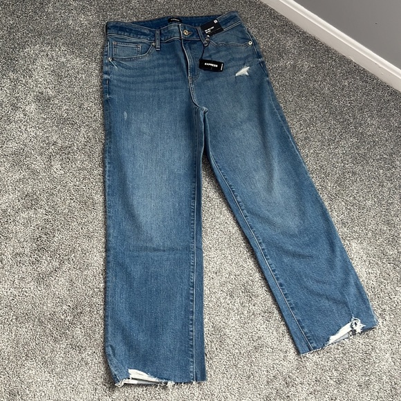 Express - Picture 3 of 11